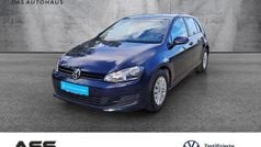 Blau Gebraucht 2016 VW Golf VII Trendline Limousine | 12.390 € (Guter Preis)
