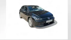 Grenadillschwarz metallic Gebraucht 2024 VW Golf VIII Life Limousine | 27.660 € (Fairer Preis)