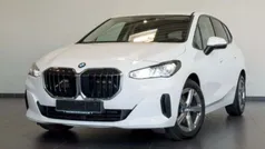 Weiss Gebraucht 2022 BMW 218 Active Tourer Van / Kleinbus | 25.990 € (Fairer Preis)