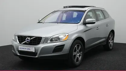 Gebraucht Volvo XC60 Summum 215 PS (158 kW) 2012 Electric silver / metallic SUV