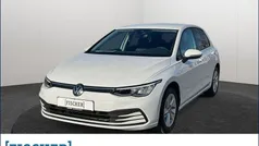 Weiss Gebraucht 2024 VW Golf VIII Life Limousine | 25.855 € (Fairer Preis)