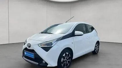 Gebraucht Toyota Aygo X-play 72 PS (52 kW) 2020 Pianosaweiß Kleinwagen