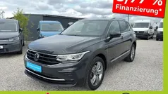 Grau Gebraucht 2024 VW Tiguan Move SUV | 41.840 € (Fairer Preis)