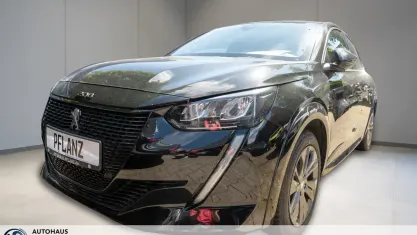 Gebraucht Peugeot e-208 Active 100 kW (136 PS) 2022 Schwarz Kleinwagen