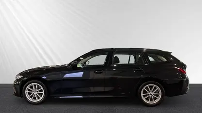 Schwarz Gebraucht 2022 BMW 320 Shadowline Kombi | 24.688 € (Fairer Preis)