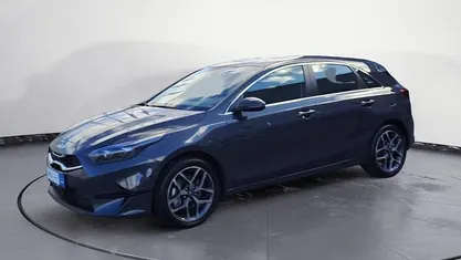 Gebraucht Kia Ceed Spirit 140 PS (102 kW) 2024 Silber Kleinwagen