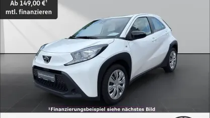 Gebraucht Toyota Aygo X X-play 72 PS (52 kW) 2023 Super (pure) white ii SUV
