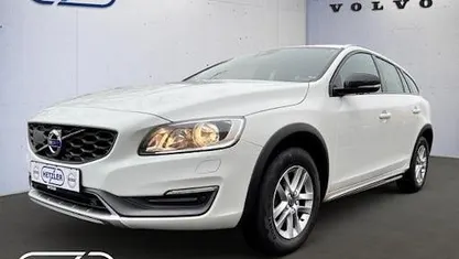 Weiß Gebraucht 2016 Volvo V60 CC Kinetic Kombi | 14.950 € (Etwas zu teuer)