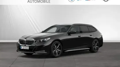 Gebraucht BMW 520 M Sport 197 PS (144 kW) 2025 Saphirschwarz metallic Kombi