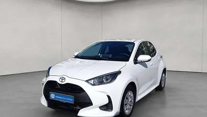 Weiß Neu 2025 Toyota Yaris Business Edition Limousine | 23.290 € (Guter Preis)
