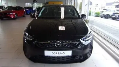 Gebraucht Opel Corsa-e Elegance 100 kW (136 PS) 2023 Schwarz (karbon schwarz metallic) Kleinwagen