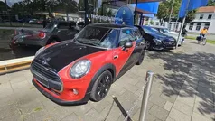 Blazing red metallic Gebraucht 2016 Mini ONE Kleinwagen | 12.790 € (Fairer Preis)