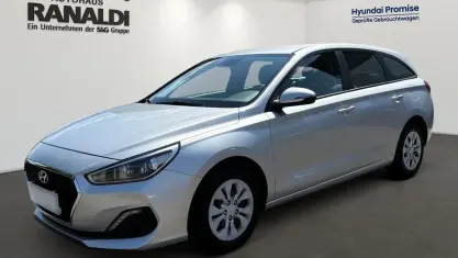 Gebraucht Hyundai i30 Select 120 PS (88 kW) 2019 Mic (silber Kombi