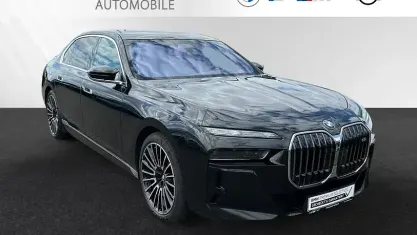 Gebraucht BMW M760e Comfort Edition 571 PS (419 kW) 2024 Saphirschwarz Limousine