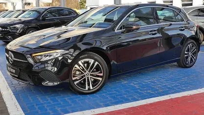 Gebraucht Mercedes A180 Progressive 136 PS (100 kW) 2025 Metalliclack kosmosschwarz Limousine