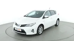 Weiß Gebraucht 2015 Toyota Auris Edition Limousine | 13.090 € (Fairer Preis)