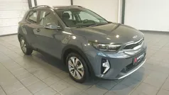 Grau Gebraucht 2023 Kia Stonic Vision SUV | 17.990 € (Fairer Preis)