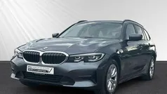 Grau Gebraucht 2021 BMW 318 Advantage Kombi | 24.998 € (Fairer Preis)