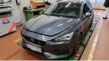 Grau Gebraucht 2023 Cupra Leon VZ Kombi | 31.485 € (Fairer Preis)