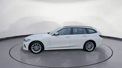 Gebraucht BMW 318 Comfort Edition 156 PS (114 kW) 2025 Weiß Kombi