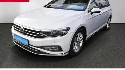Gebraucht VW Passat Elegance 150 PS (110 kW) 2022 Gletscherweiß Kombi
