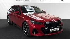 Fire red metallic Gebraucht 2025 BMW 550e M Sport Kombi | 75.500 € (Superpreis)