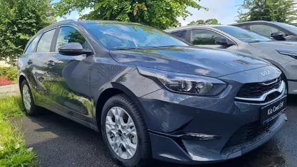 Neu Kia Ceed Sportswagon 140 PS (102 kW) 2025 Grau Kombi