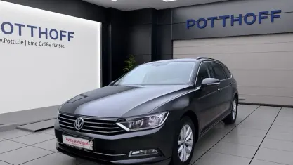 Gebraucht VW Passat Comfortline 150 PS (110 kW) 2019 Mangangrau metallic Kombi