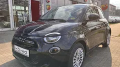 Schwarz Gebraucht 2025 Fiat 500e Red Kleinwagen | 25.689 € (Fairer Preis)