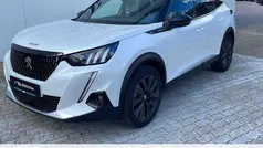 Lack weiss perlglänzend/typ au Gebraucht 2021 Peugeot 2008 GT SUV | 21.490 € (Fairer Preis)