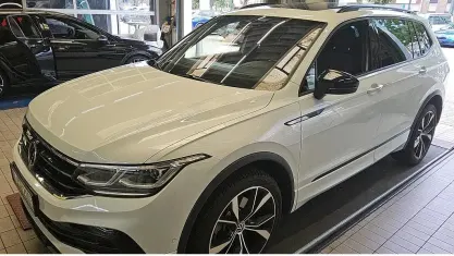 Gebraucht VW Tiguan Allspace R-line 190 PS (139 kW) 2023 Oryxweiß perlmutteffekt SUV