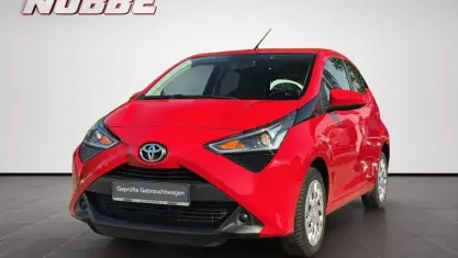 Gebraucht Toyota Aygo X-play 72 PS (52 kW) 2021 Rot Kleinwagen