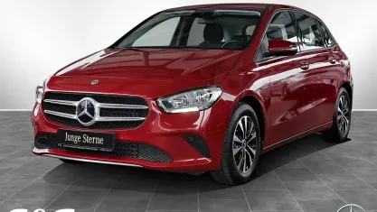 Używany Mercedes B180 Style 116 KM (85 kW) 2022 Czerwony Minivan