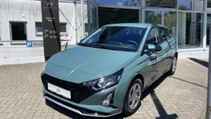 Mangrove green Gebraucht 2025 Hyundai i20 Select Limousine | 20.850 € (Fairer Preis)
