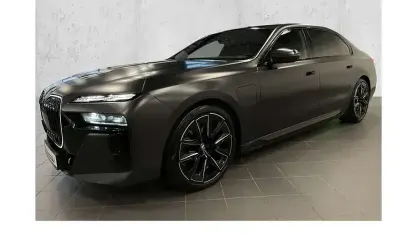 Gebraucht BMW 750e M Sport 489 PS (359 kW) 2024 Bmw individual froze Limousine