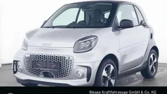 Bodypanels in cool silver () Gebraucht 2024 Smart ForTwo Electric Drive Exclusive Coupé | 16.200 € (Fairer Preis)