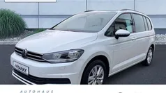 Weiß Gebraucht 2023 VW Touran Comfortline Van / Kleinbus | 32.439 € (Fairer Preis)