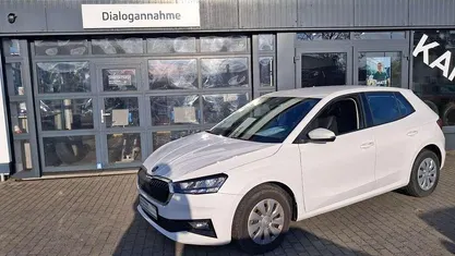 Candyweiß Gebraucht 2022 Skoda Fabia Kleinwagen | 13.890 € (Guter Preis)