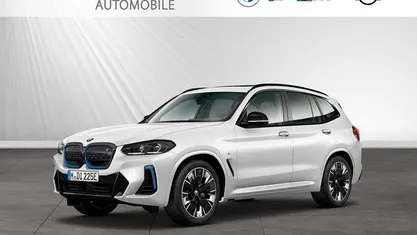 Gebraucht BMW iX3 Sport Line 210 kW (286 PS) 2022 Mineralweiß metallic SUV