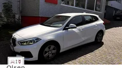 Weiß Gebraucht 2022 BMW 118 Advantage Kleinwagen | 19.900 € (Fairer Preis)