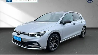 Silber Gebraucht 2022 VW Golf VIII Active Limousine | 26.875 € (Guter Preis)