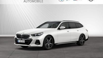 Gebraucht BMW 520 M Sport 197 PS (144 kW) 2025 Mineralweiß Kombi