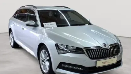 Gebraucht Skoda Superb Ambition 200 PS (147 kW) 2023 Brillantsilber metallic Kombi