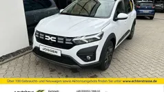 Weiß Gebraucht 2024 Dacia Jogger Expression Van / Kleinbus | 20.650 € (Fairer Preis)