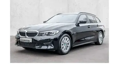 Używany BMW 330e Sport Line 292 KM (214 kW) 2022 Czarny Kombi