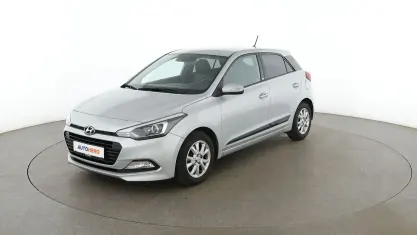 Gebraucht Hyundai i20 Passion 101 PS (74 kW) 2016 Grau Limousine