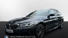 Grau Gebraucht 2021 BMW 520 M Sport Kombi | 31.788 € (Fairer Preis)