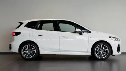 Gebraucht BMW 225 Active Tourer M Sport 245 PS (180 kW) 2022 Van / Kleinbus