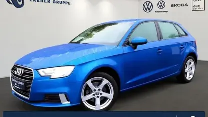Gebraucht Audi A3 Sport 116 PS (85 kW) 2019 Arablau kristalleffekt Limousine