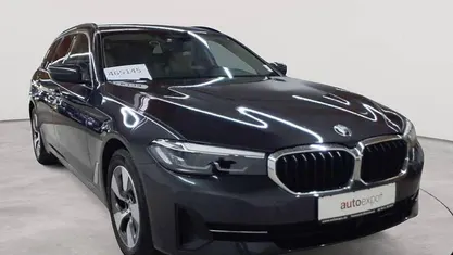 Gebraucht BMW 520 Sport Line 184 PS (135 kW) 2023 Sophistograu brillanteffekt metallic Kombi